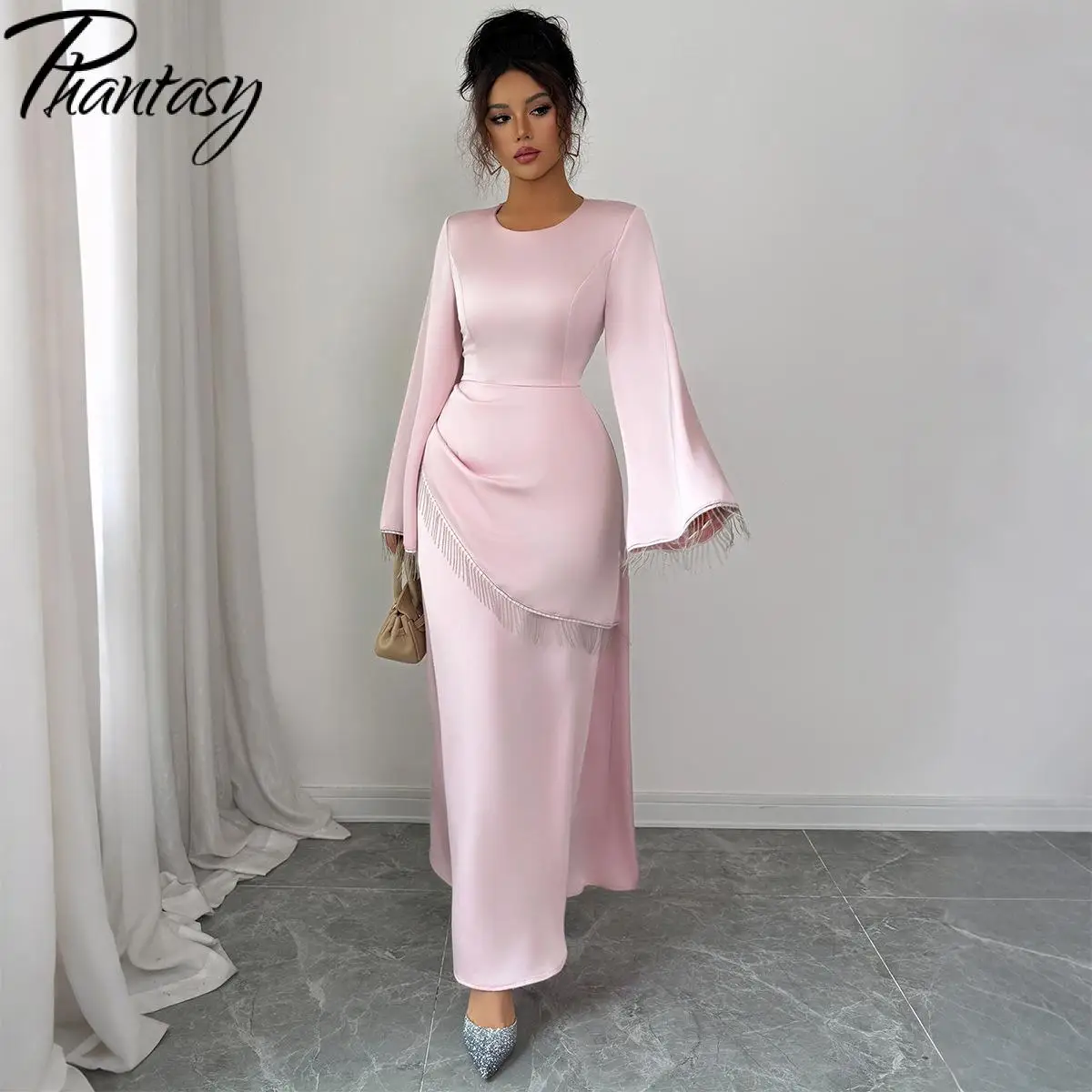 เดรสยาวแขนยาวสีชมพูสไตล์มินิมอลหรูหรา ดีไซน์พู่ห้อยสีพื้นใหม่จาก Phantasy เอวสูงลำลองสำหรับผู้หญิง ﻿