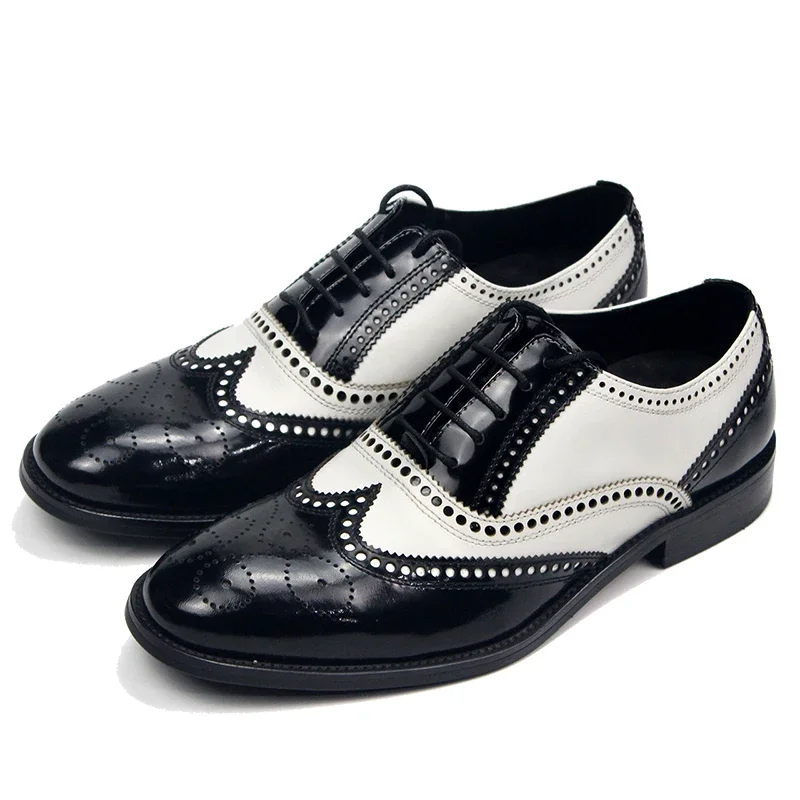 

2025 Black and White British Brock Cow Leather Shoes Carved Oxford Shoes Handmade Low-top Retro Lace Up Men's Casual Shoes