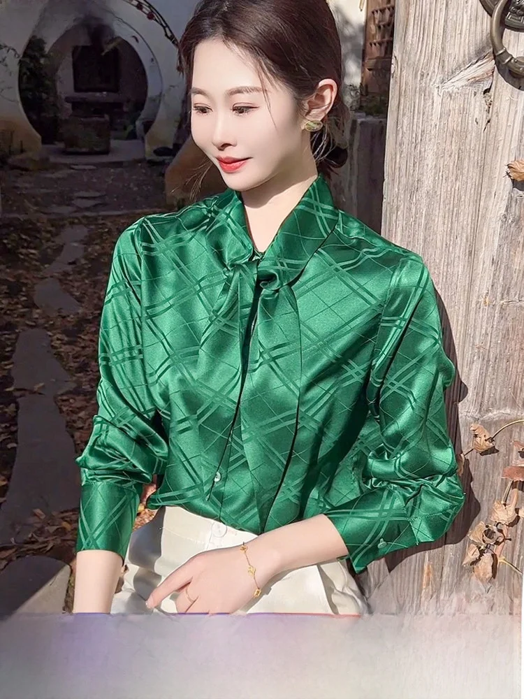 Een Silk Embroidere… - image