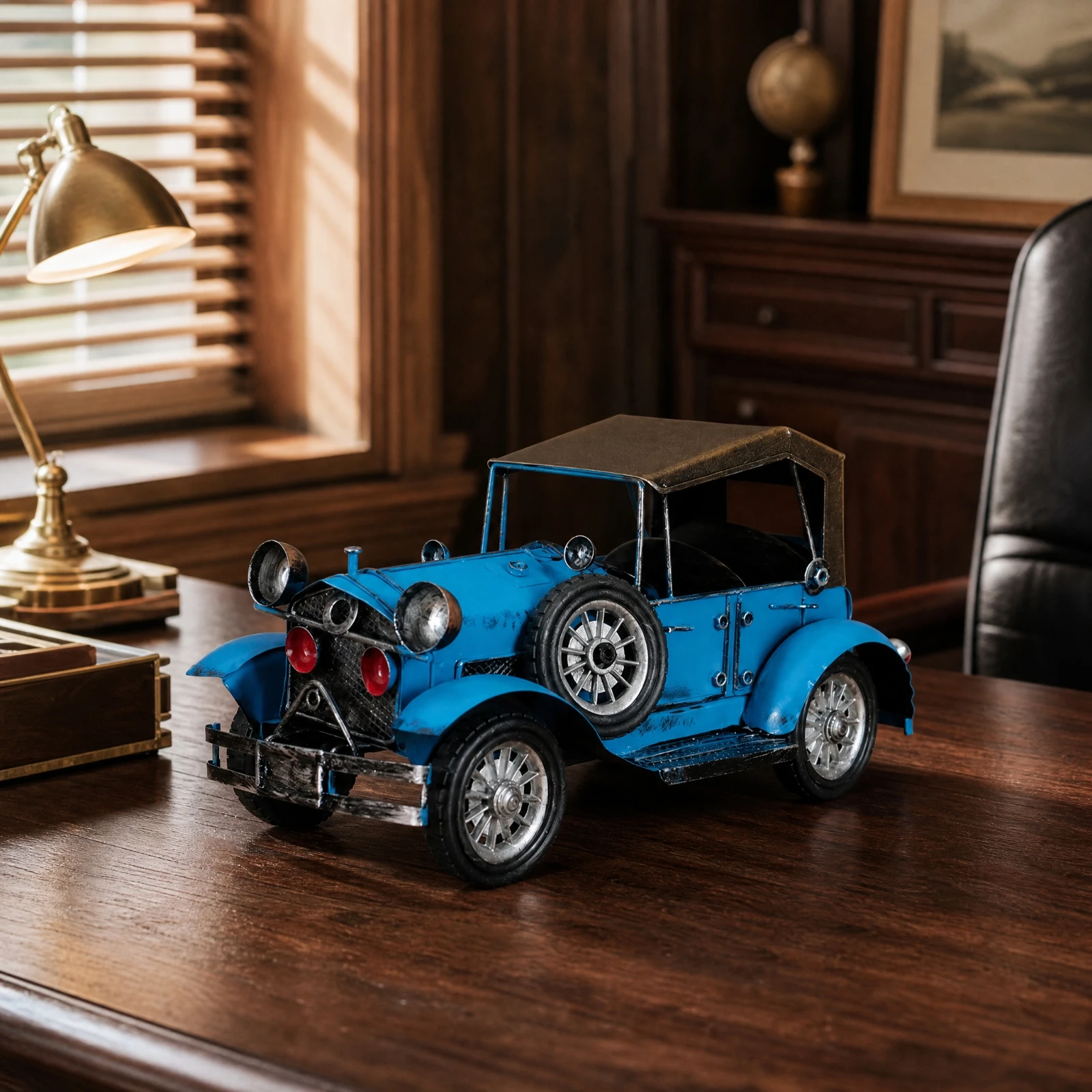 Decorative Model Antique-Style Vintage Automobile Decorative Model Retro Automobile Figurine with Spare Tire Collectible