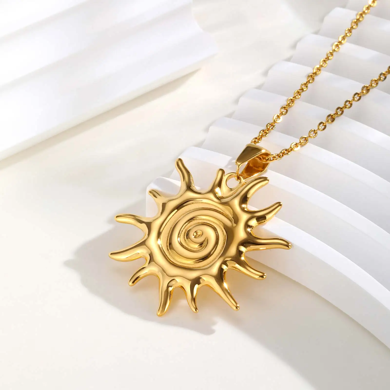 قلادة من الفولاذ المقاوم للصدأ على شكل شمس، قلادات سلسلة نسائية مطلية بالذهب، هدية مجوهرات بسيطة
