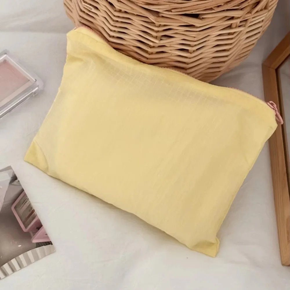 Portable Large Capacity Makeup Bag Nylon Zipper Closure Cosmetic Case Organizer Design Plaid Pattern Cosmetic Pouch Travel Use