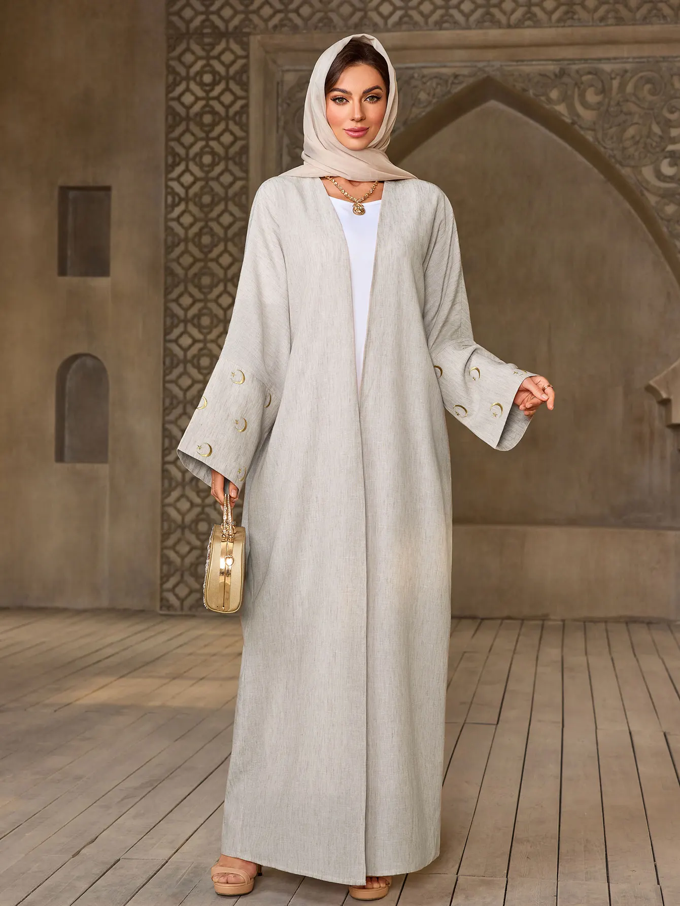 2025 エレガントなライト アバヤ イスラム女性用 ゴールド刺繍の袖口のディテールで、中東の日常着やお祭りに最適