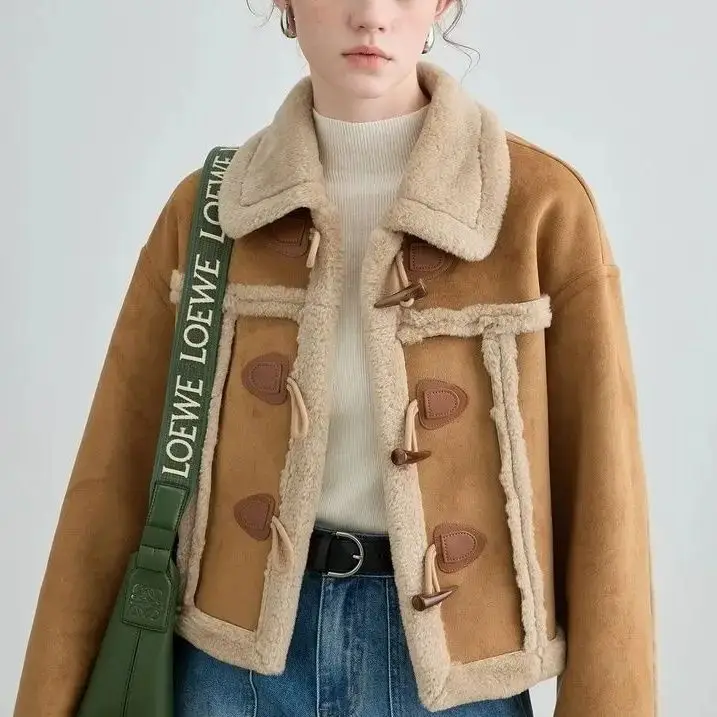 

Short Coat Lamb Lapel Pocket Patchwork Horn Button Design Korean Style Thickened Women'S Winter Warm Fashion Retro Coat