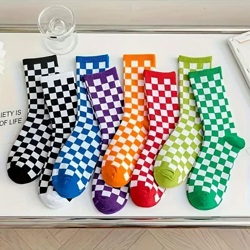 7-color checkered mid tube socks for women in spring and autumn fashion, contrasting color checkered casual versatile socks