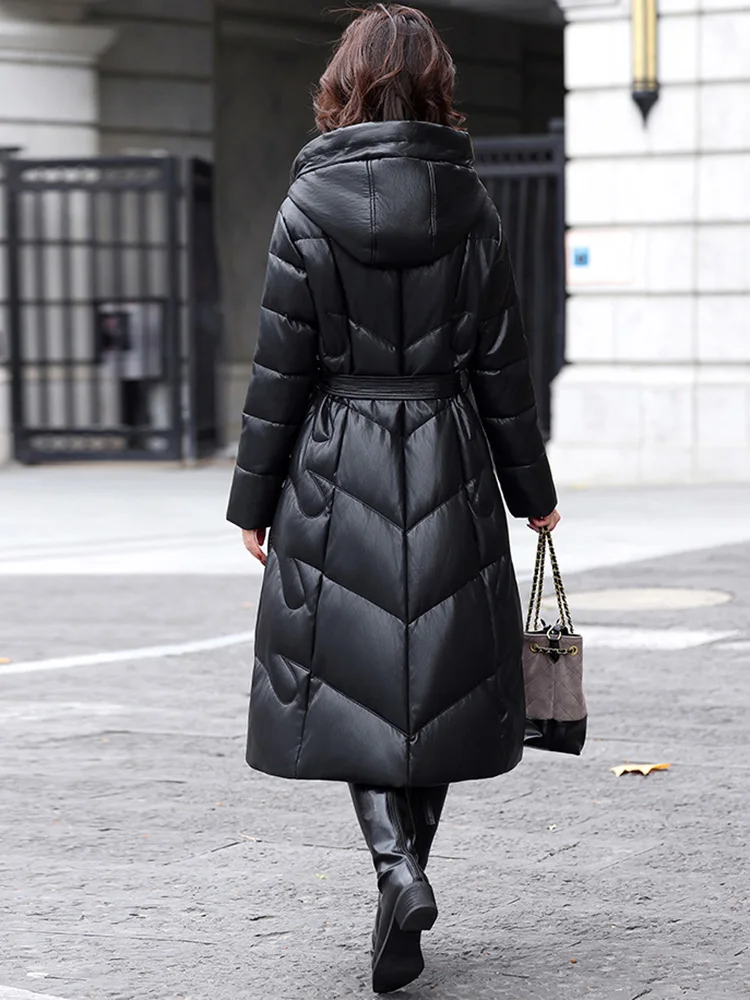 جديد إمرأة مقنعين انقسام الجلود أسفل معطف الشتاء موضة الخصر النحيف مع حزام سترة جلدية طويلة عادية الدافئة أسفل معطف الإناث