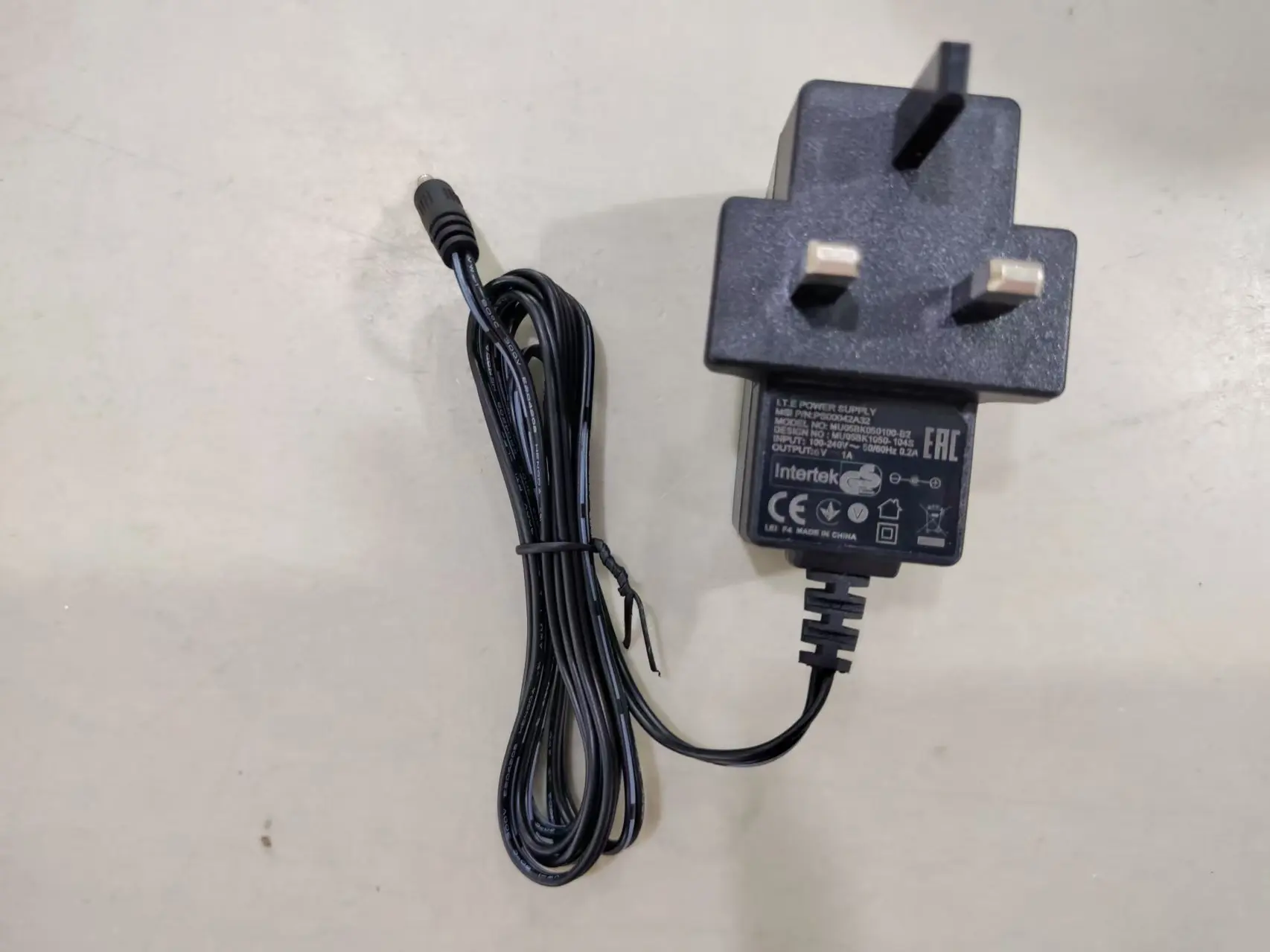 European Aerospace EADS walkie-talkie CASSIDAN TH1N THR9 R8 line charger British standard charging head