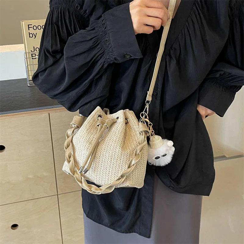 

New Fashionable And Versatile Straw Straw Weaving Large Capacity Beach Vacation Beach Crossbody Bucket Women's Bag