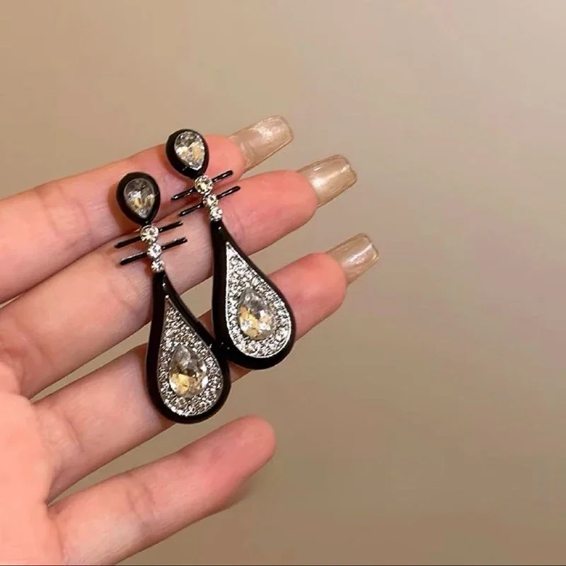 

Retro Elegant Black Pipa Piano Stud Earrings for Women New Fashion Temperament Personality Interesting Girl Party Jewelry Gift