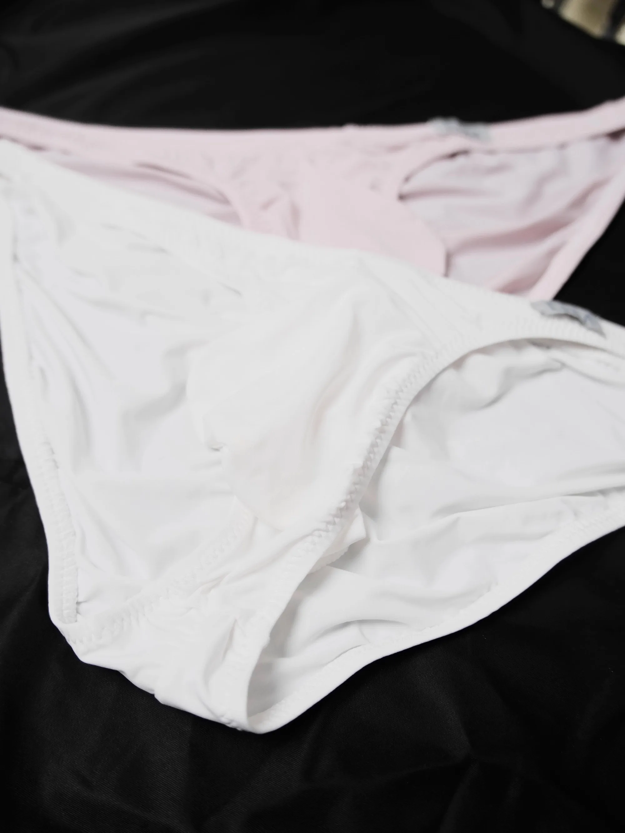 

Сексуальное нейлоновое нижнее белье из ледяного шелка с низкой талией и мужские трусы, гладкие плотные однотонные трусы, удобная молодежная верхняя одежда