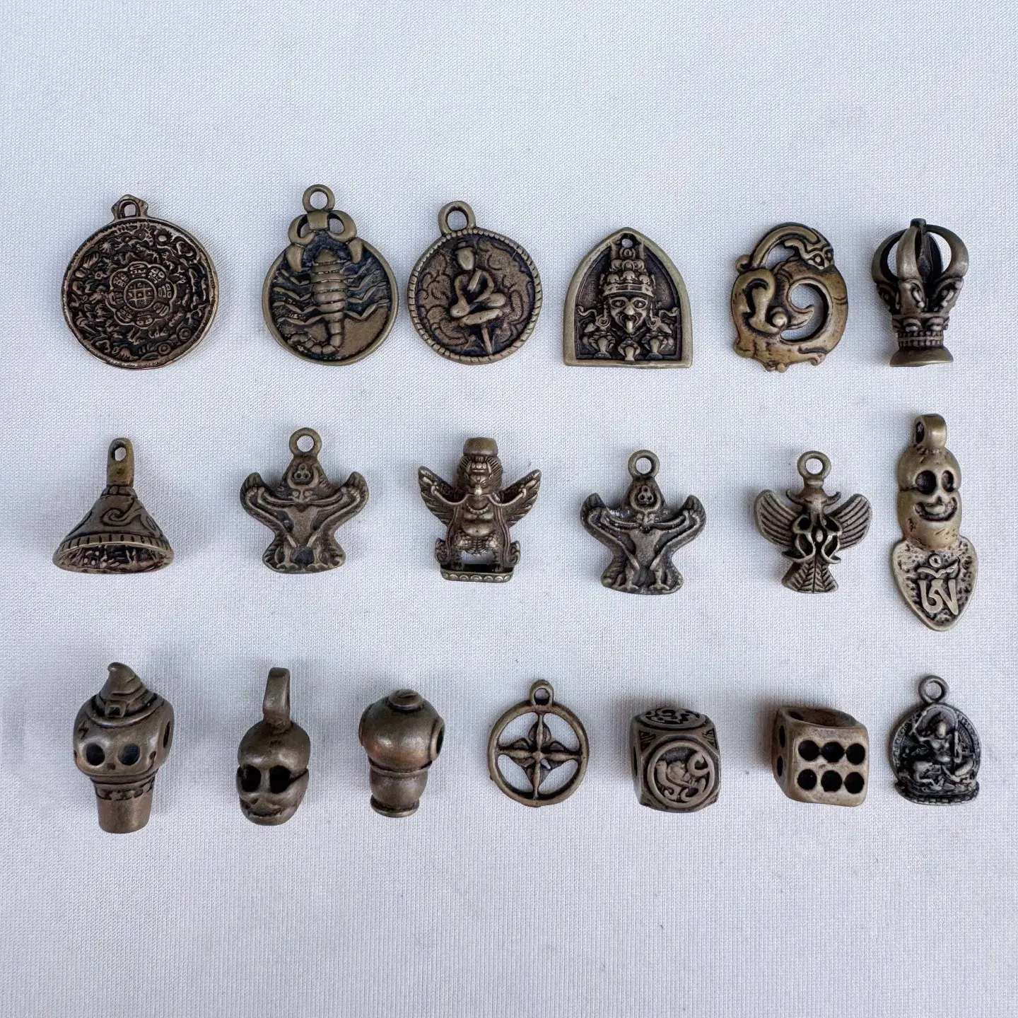 Brass Three-Way Connector Accessories for Car Keychains, Bag Charms, and Miniature Figures - Durable and Stylish