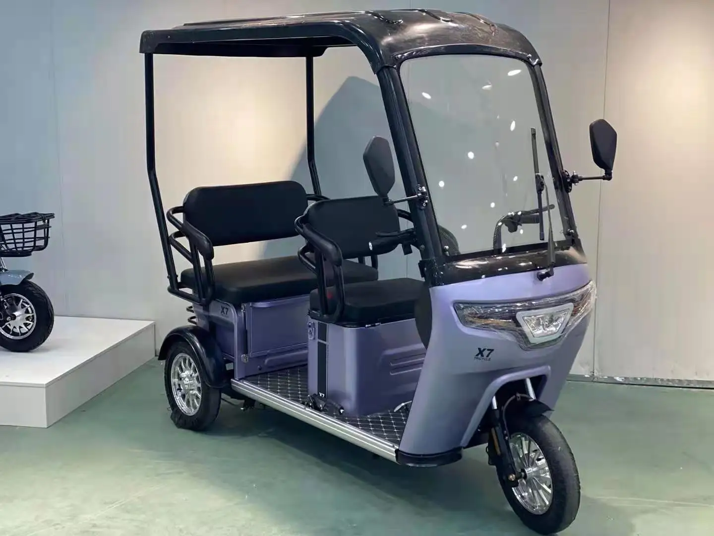 Electric Tricycle Three Wheel 650W Adult Electric Tricycles With Roof
