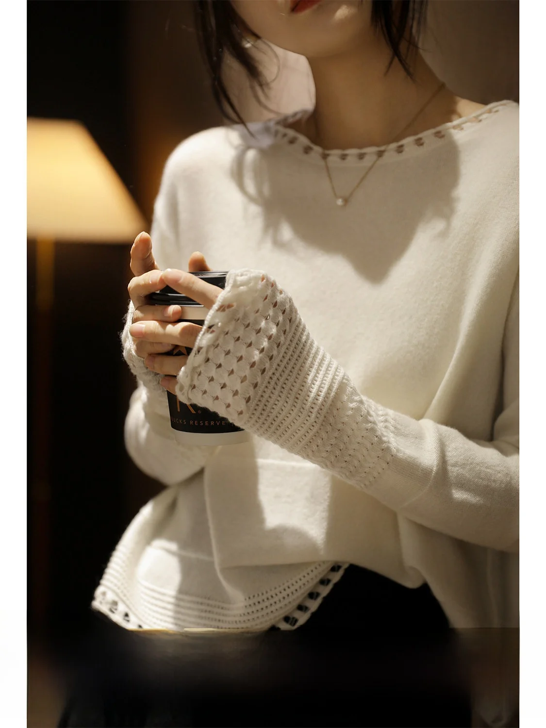 

ZYP66559AG Легкий роскошный женский свитер из шерсти Моро Камере с вязаным узором и вырезами на манжетах