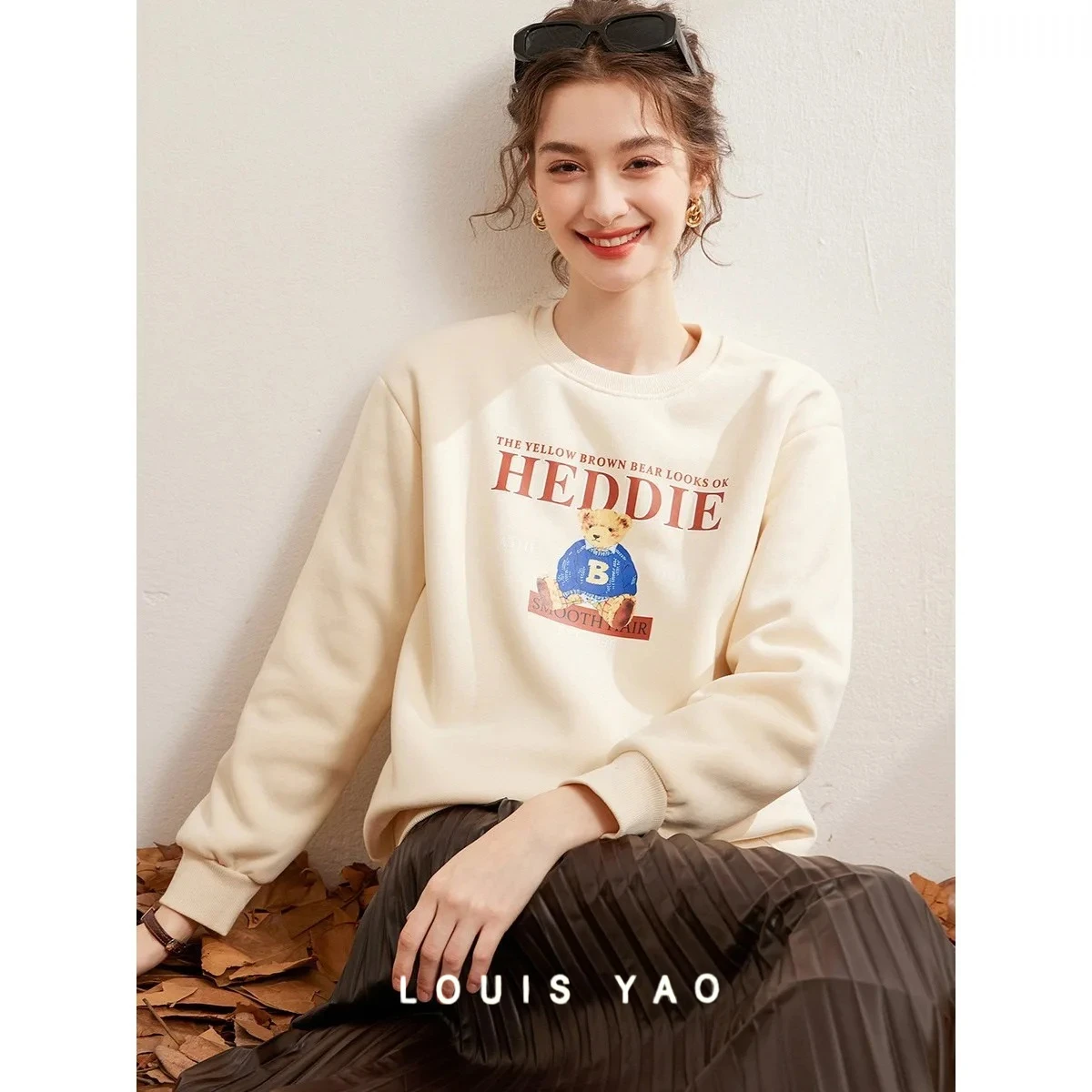 

LOUIS YAO Thick Versatile Round Neck Women's Casual Sweatshirts 2025 Winter Winter Thick Velvet Hoodie Personalized Printed Tops