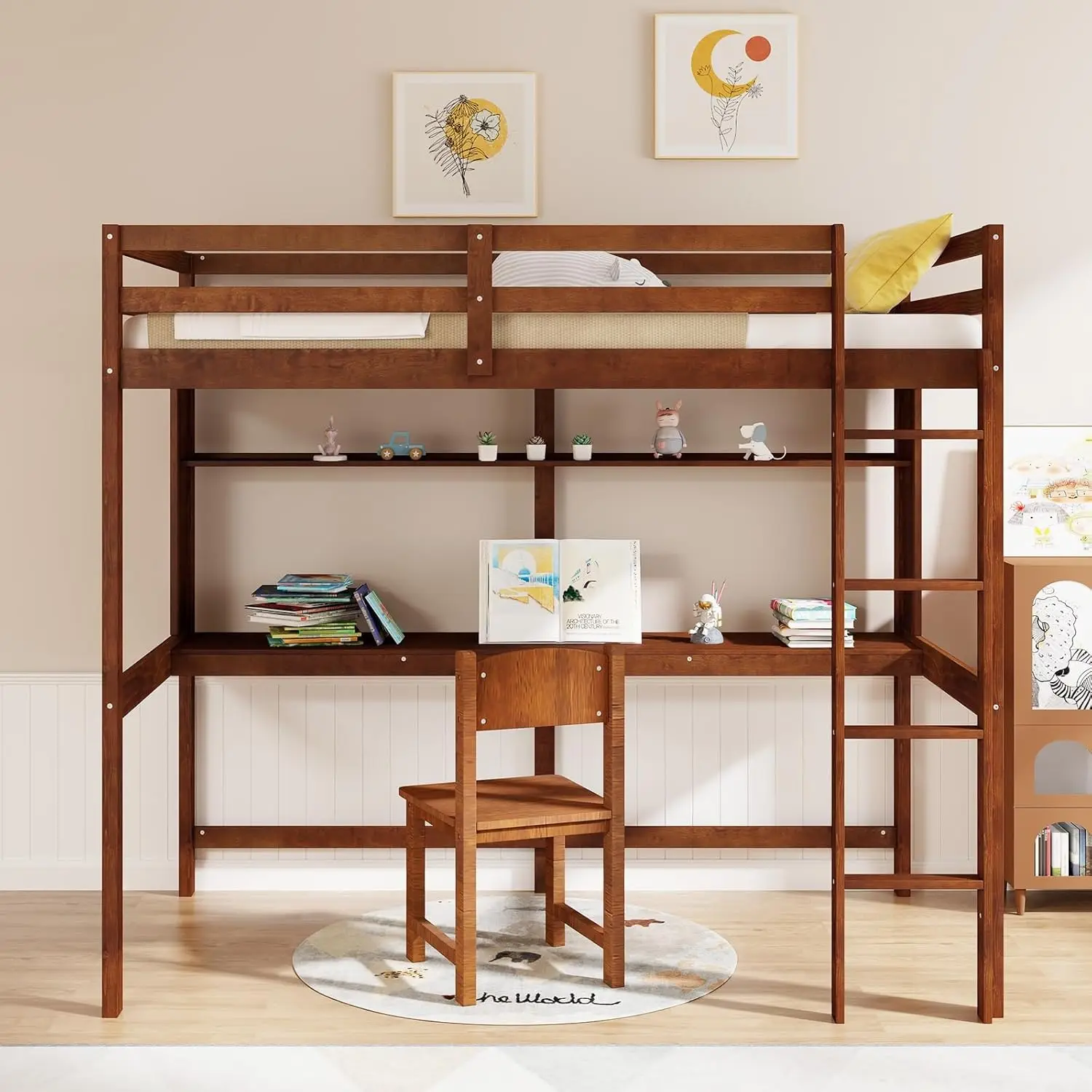 Lit mezzanine double en bois massif avec bureau et étagère, doté de rail de sécurité et d'échelle sur toute la longueur pour un design peu encombrant