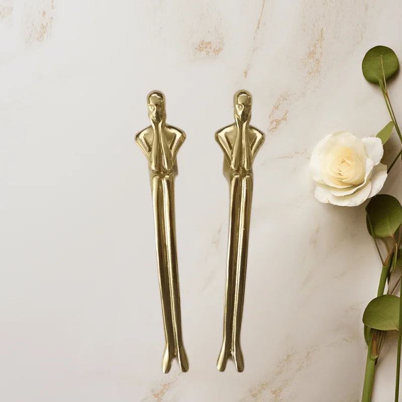 Modern Luxury Gold Metal Long Pull Handle Thinker Figure Minimalist Furniture Hardware for Cabinet Wardrobe Drawer