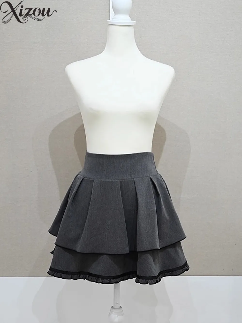 日本の女性用ツーピースセット、ボウネイビーカラー半袖シャツ、ハイウエストレイヤードフリルAラインチェック柄スカート、サマーアウトフィット2025