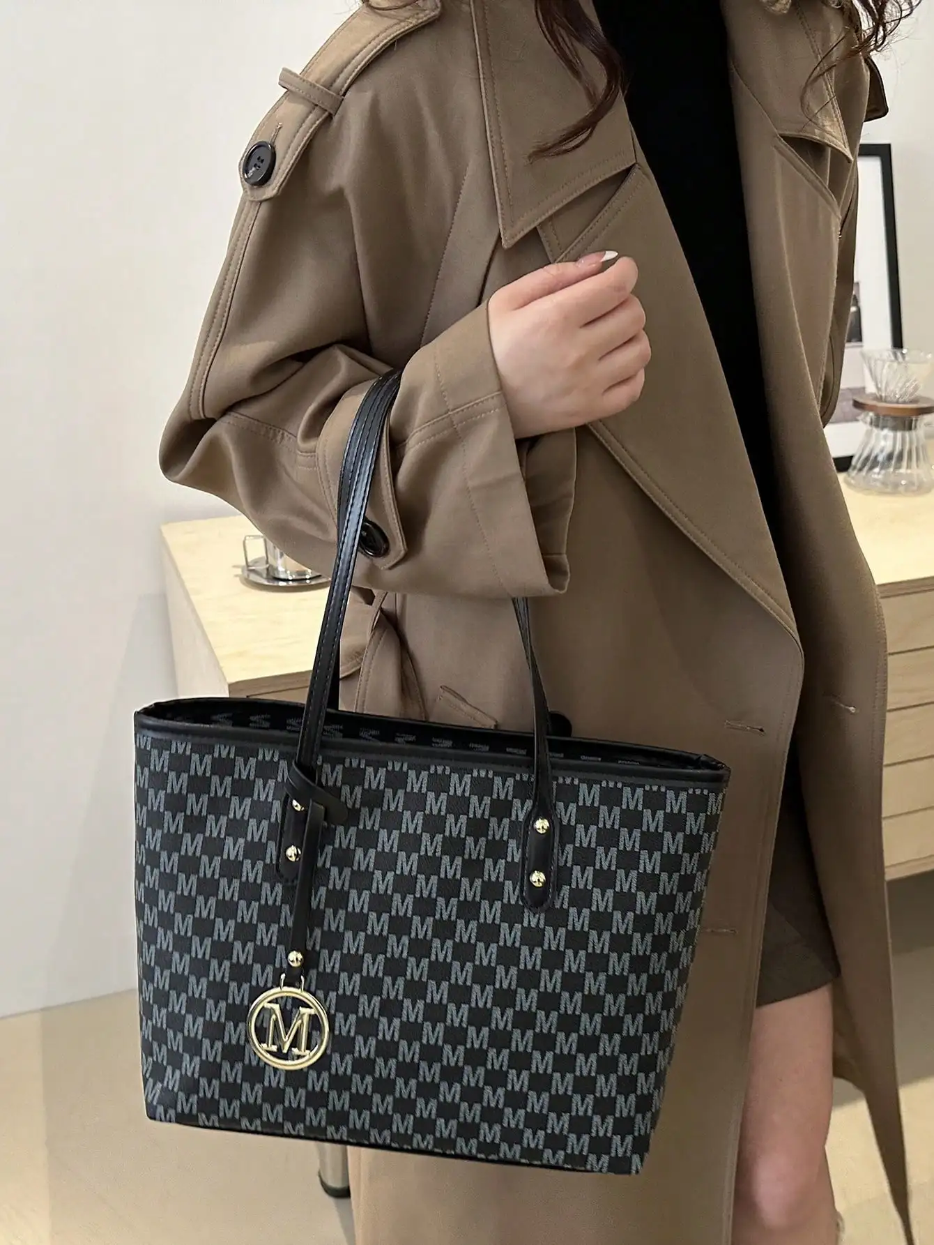 

EMERY ROSE New Fashion Women's Large Capacity Full Body Print Design Letter Pattern Decoration Design Double Handle Tote Bag Suitable For Work And Commuting,School Bag,Large Capacity,Portable,Classic Casual,Business Casual,For Teen Girls Women College Stu