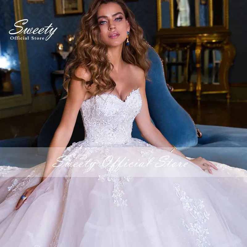 Elegant Wedding Dress Embroidered Lace On Net With Ball Gown Strapless Sleeveless Bridal Lace Up Vestido De Novia Customized