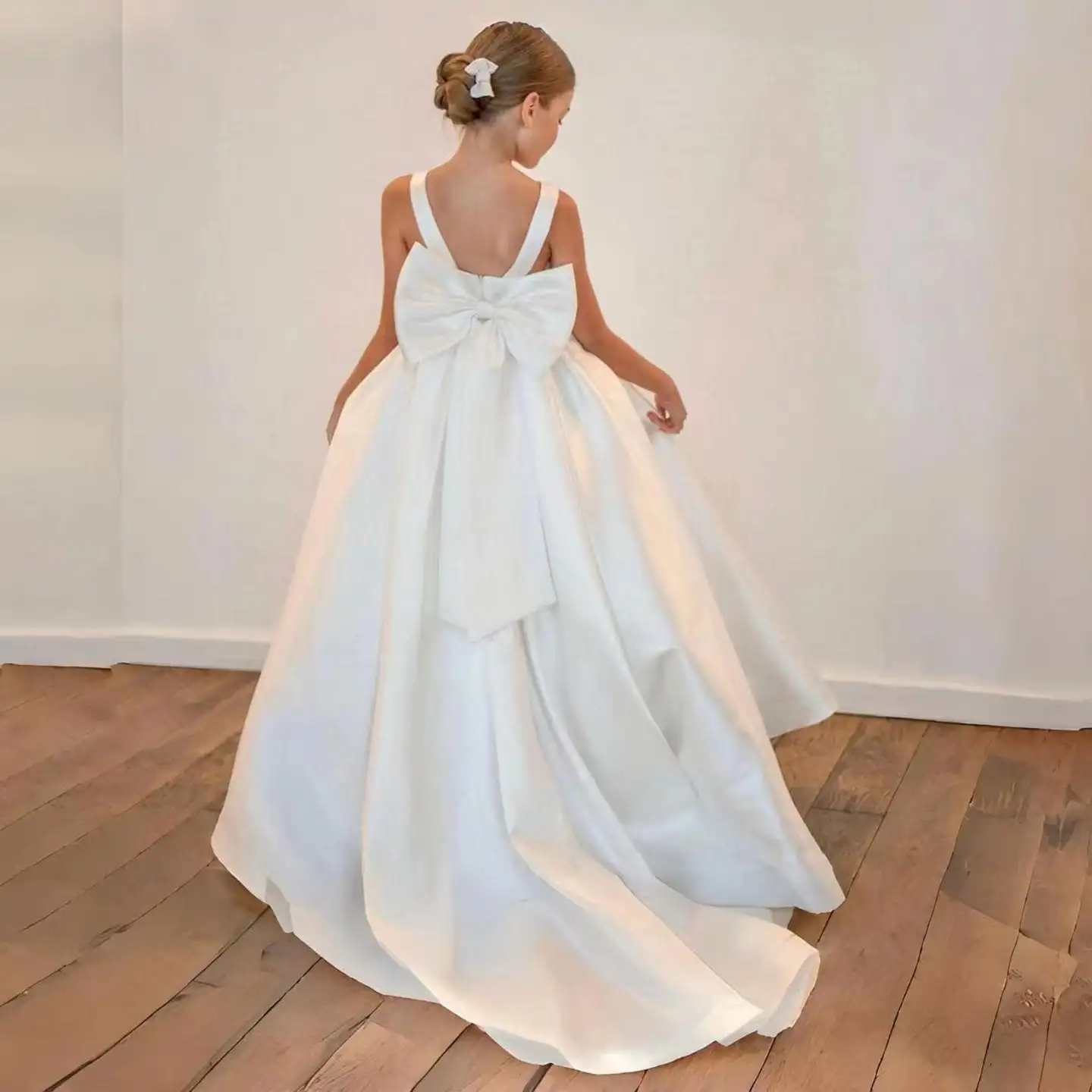 Pink Flower Girl Dresses for Wedding With Bow Backless Brush Train First Communion Frock Custom Pleated Satin Pageant Party Gown
