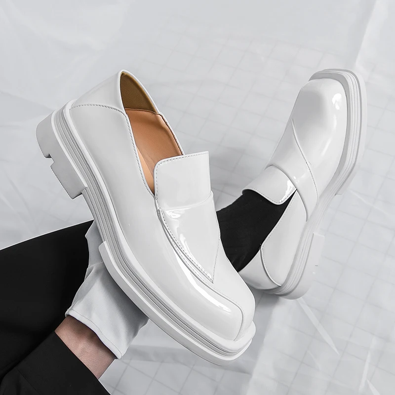 

Fashionable Patent Leather Mens Comfortable Thick Soled Big Toe Leather Shoes Brand New Black White Color Matching Leather Shoes