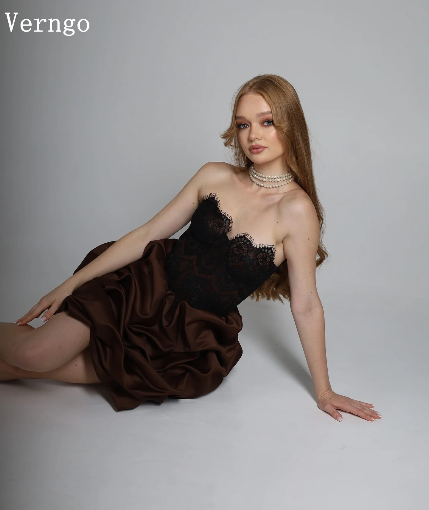 Verngo-vestido de noche de satén marrón, escote en forma de corazón, vestidos de baile plisados con cordones, vestido para ocasión Formal personalizado