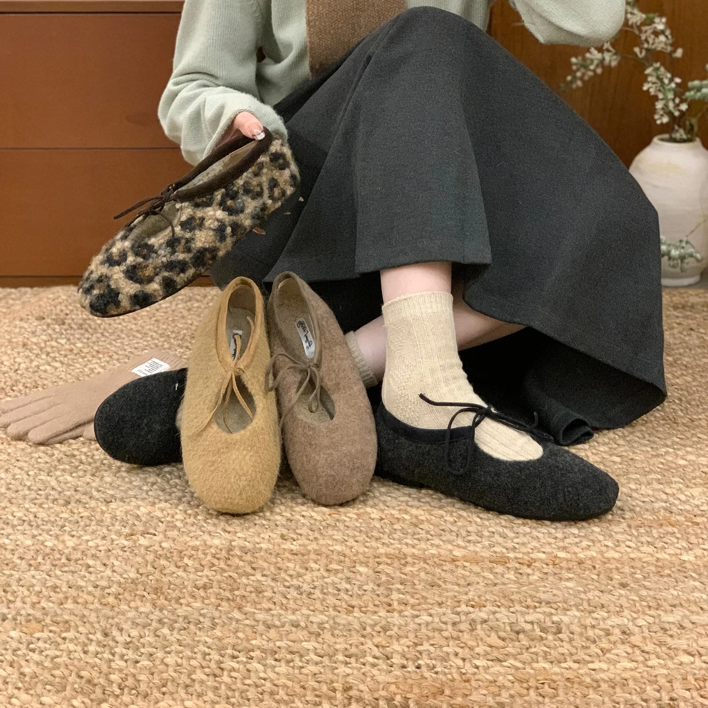 冬の靴女性バレエフラットラウンドトゥローファーファー付きモディス女性靴秋ヒョウバレリーナ新しいスリッポンレトロコム
