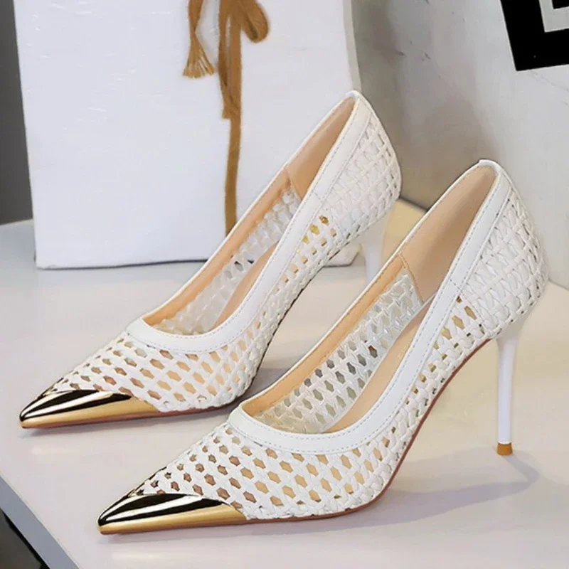 2026 النمط الفرنسي النساء مضخات موضة الجوف خارج المنسوجة خنجر حذا فردي للسيدات أشار تو الفم الضحلة 9.5 سنتيمتر عالية الكعب الأحذية #4