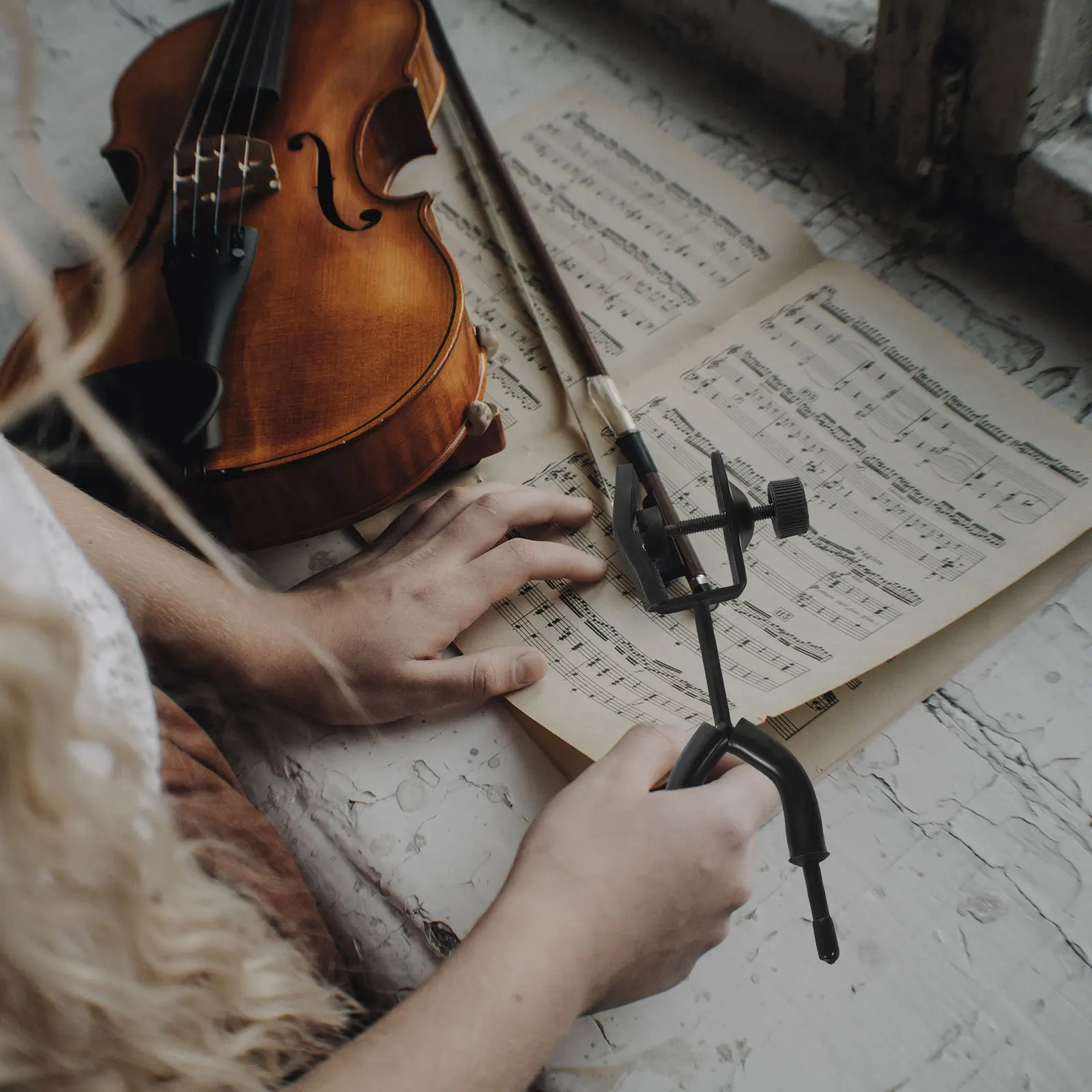 

Violin Hanger and Bow Holder Sturdy Metal Nodrill Clamp for Music Stand Violin Wall Mount Rack Stands for Musical Instruments