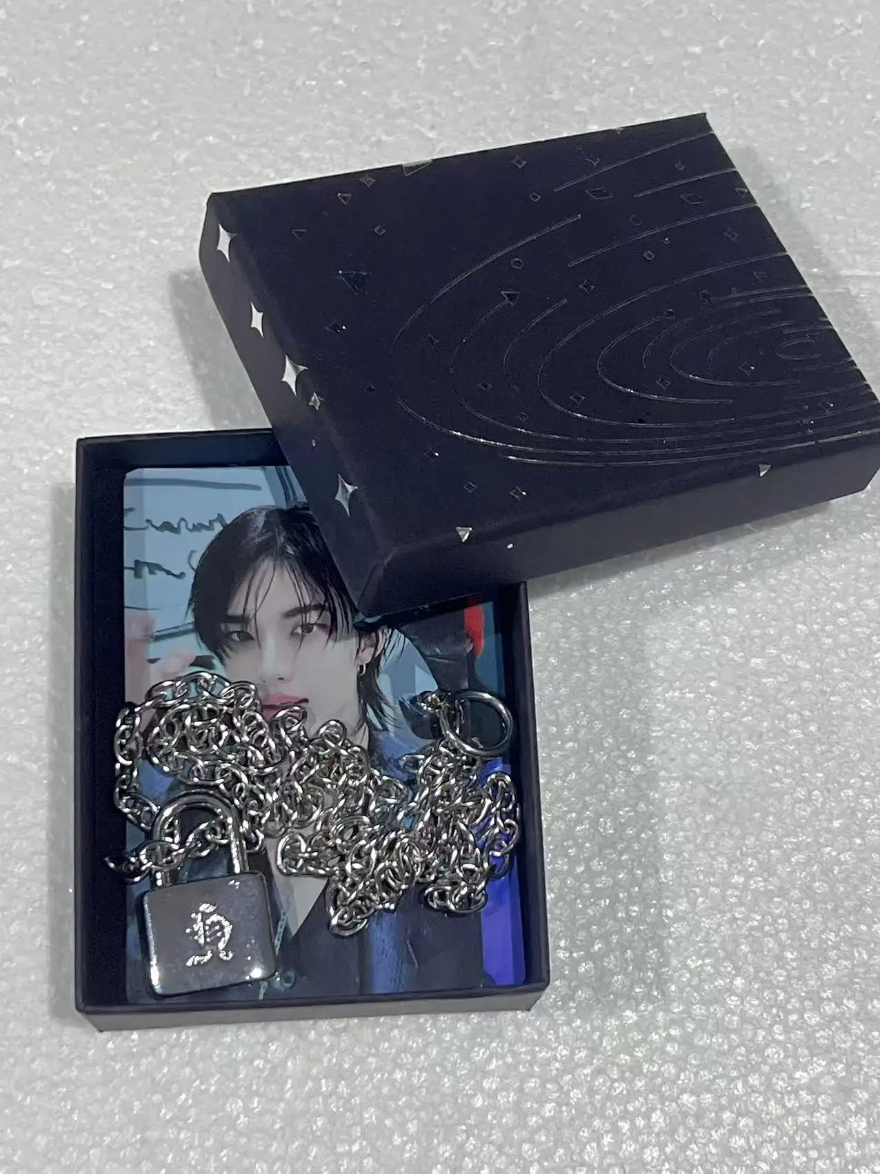 빨간색