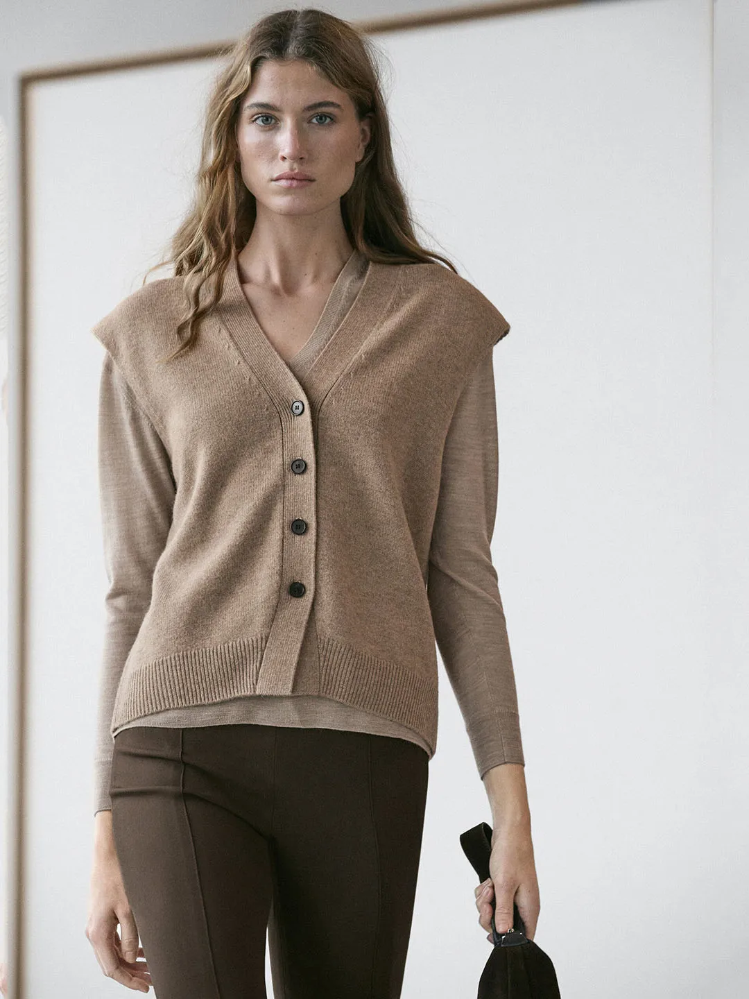 

Новинка: Женский вязаный шерстяной жилет с длинным рукавом и V-образным вырезом, простой, повседневный, мягкий, нежный, стильный, модный.