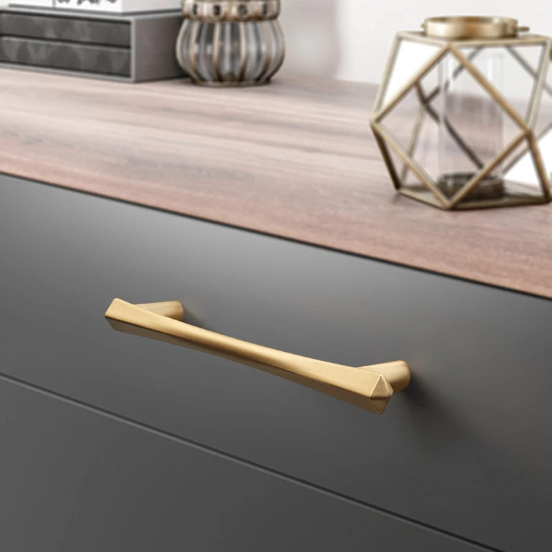 Quincaillerie de cuisine en or poignées de tiroir d'armoire en alliage de Zinc moderne boutons de meubles de commode poignées de porte boutons de tiroir poignées de porte