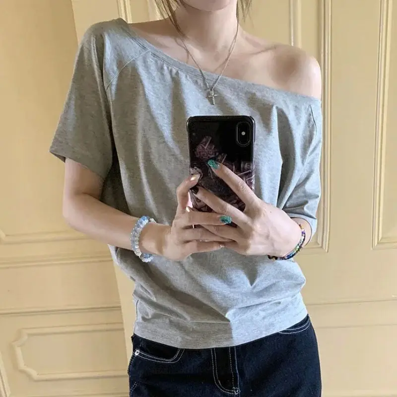 

Women's Simple Summer Casual Cleanfit ort Sve T-irt Faionable Basic Top for Spring Season 2026