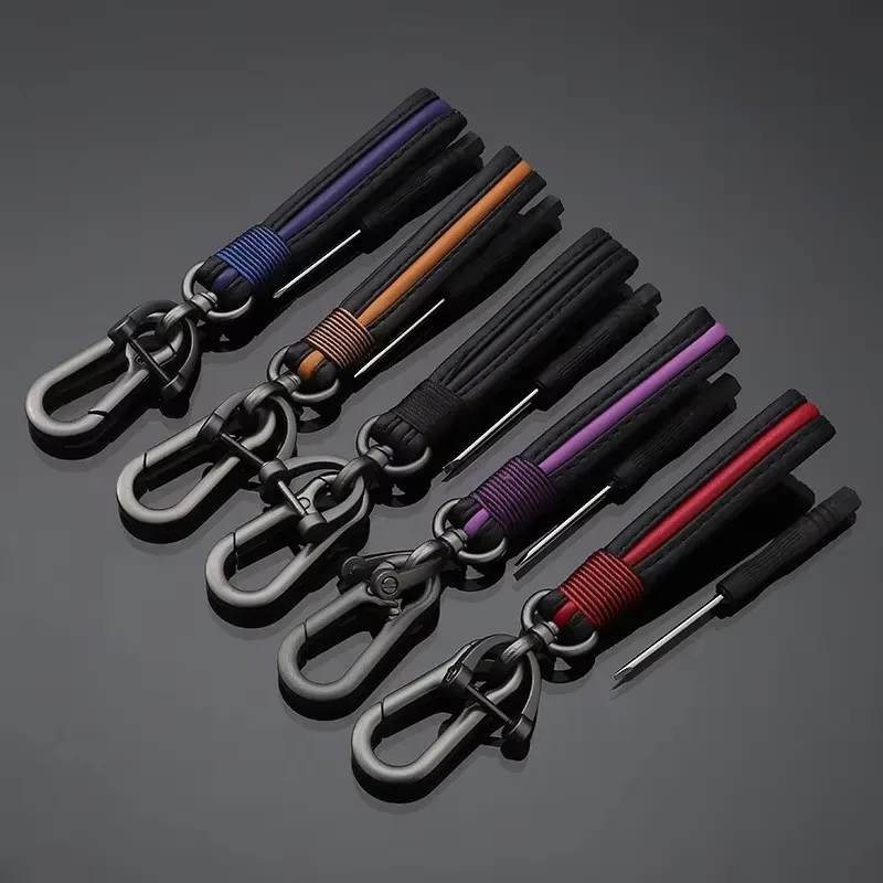 Luxuriöser Lanyard-Auto-Schlüsselanhänger aus echtem Leder. Schlüsselanhänger aus Leder mit Gunmetal-Schnalle für Männer und Frauen. Motorrad Schlüsselanhänger Geschenk Chaveiro