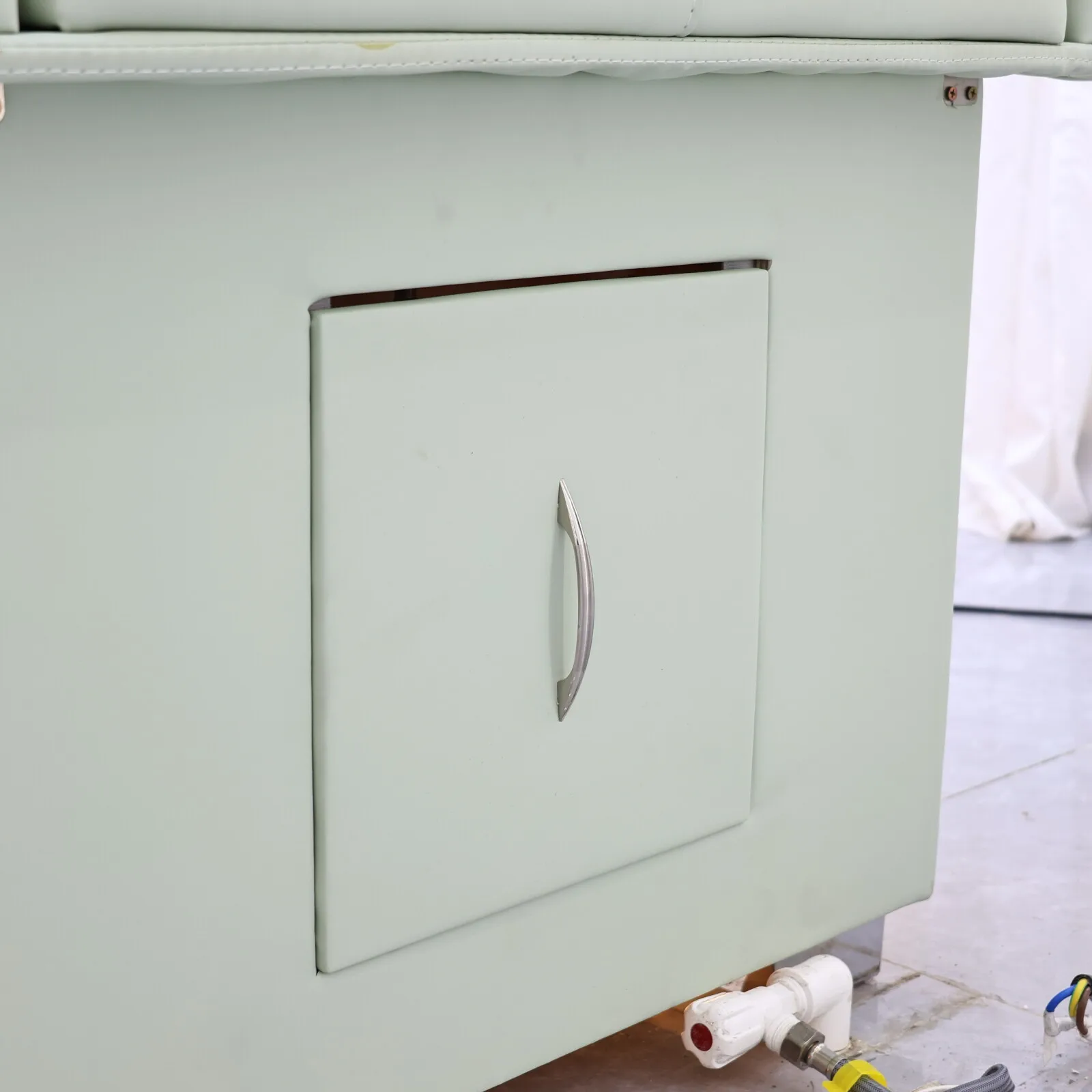 Elektrisches Shampoo-Liegebett in Erdtönen mit Massagefunktion – All-in-One-Salonstation mit Begasung, Fußbad und Haarwaschbecken – Detail 31
