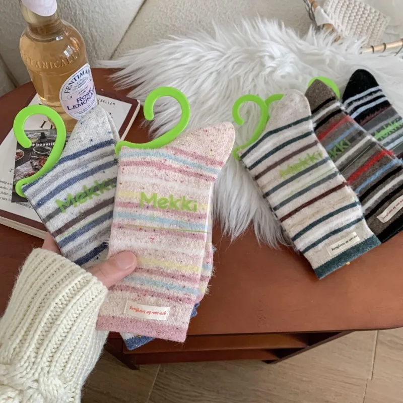 1/5 Paar modische gestreifte Damensocken lässig bequeme mittellange Socken Herbst neue dicke warme Punkt lange Röhrensocken