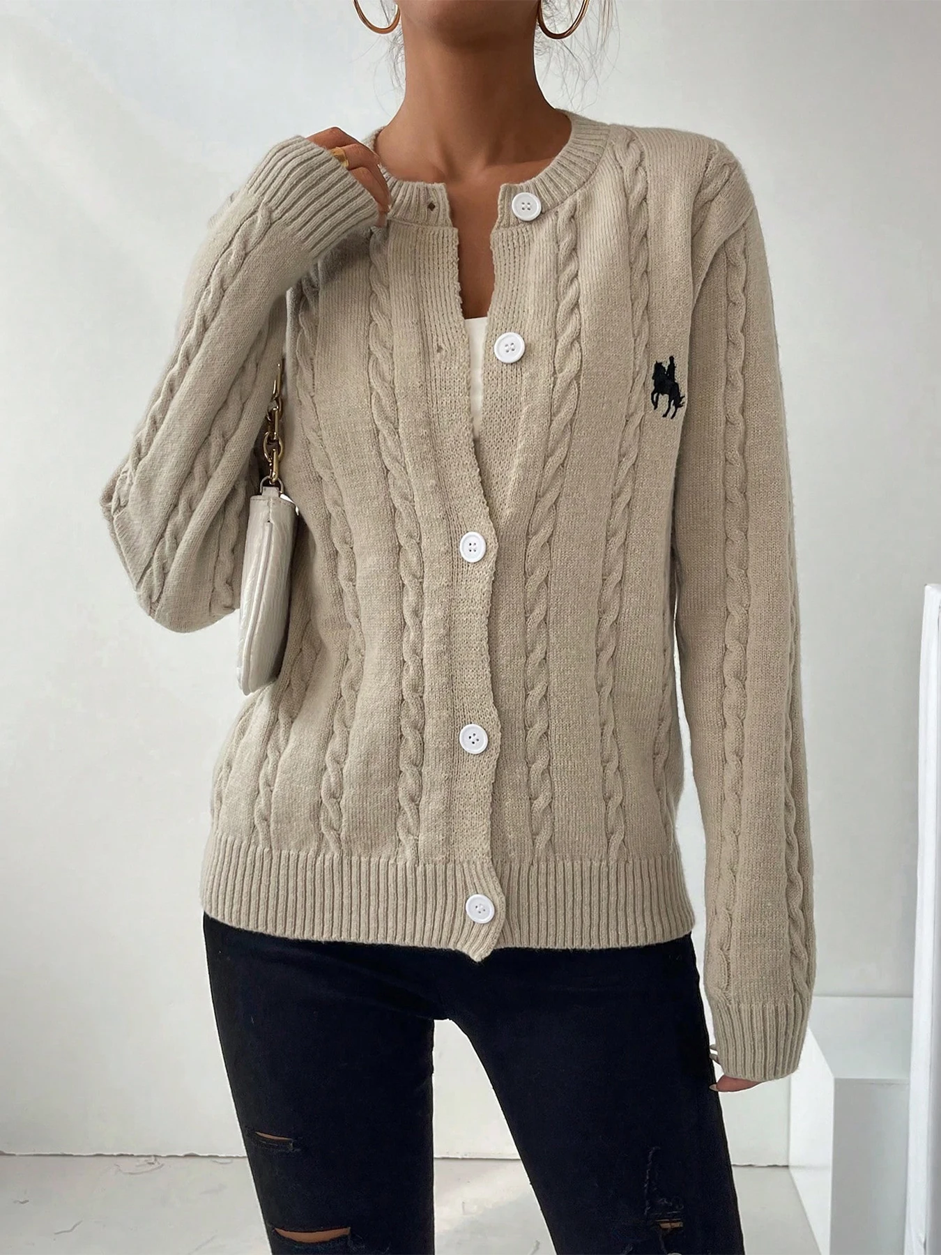 

Autumn and winter simple embroidered women's long sleeved knitted cardigan sweater