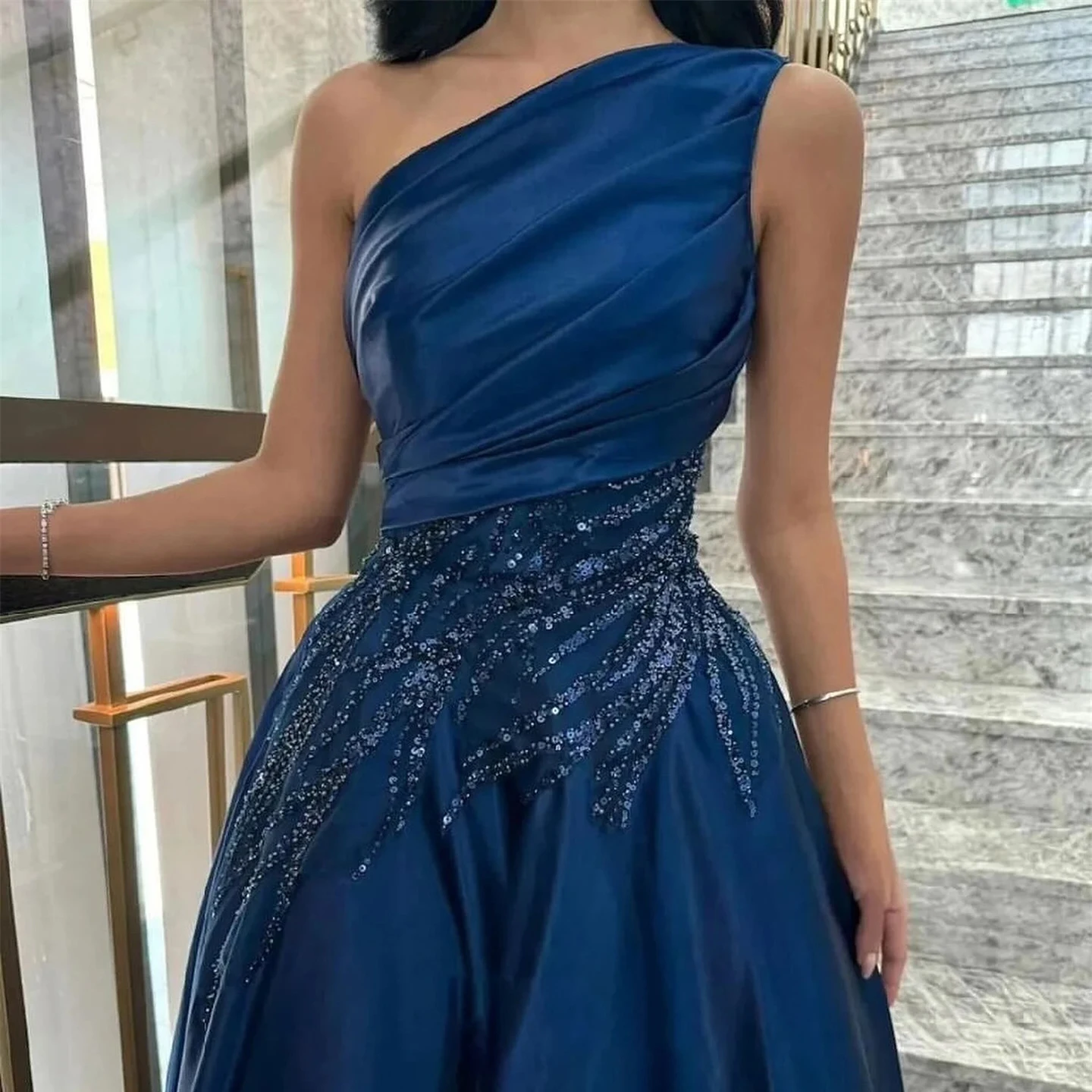 Robe de soirée en Satin bleu marine pour femmes, asymétrique épaule dénudée, robe formelle élégante pour bal, mariage, fête et Occasions spéciales