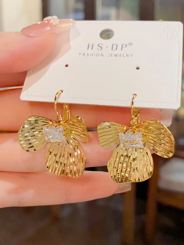 

Unique Personali Cold Sle Metal Diamond Embedded Petal Earrings Luxury Faion Decorative Alloy Non-Tarniable