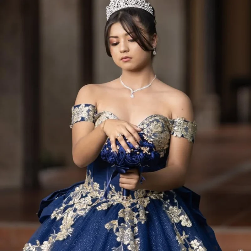 

Блестящие темно-синие платья Quinceanera по индивидуальному заказу, с открытыми плечами, хрустальная наклейка, длинный хвост, многослойное платье с бантом, Vestido 15, Quinceanera