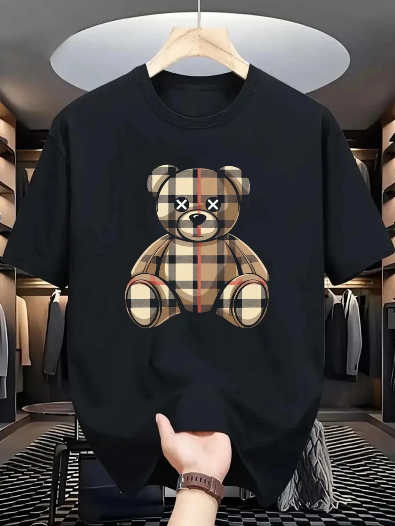 

Men's Casual Round-Neck Short-Sleeve T-Shirt, Stylish Black Plaid Bear Pattern Printed T-Shirt with Avant-Garde Slanted-Eye Design, High-Quality Soft and Breathable Cotton Top Suitable for Young People as a Gift