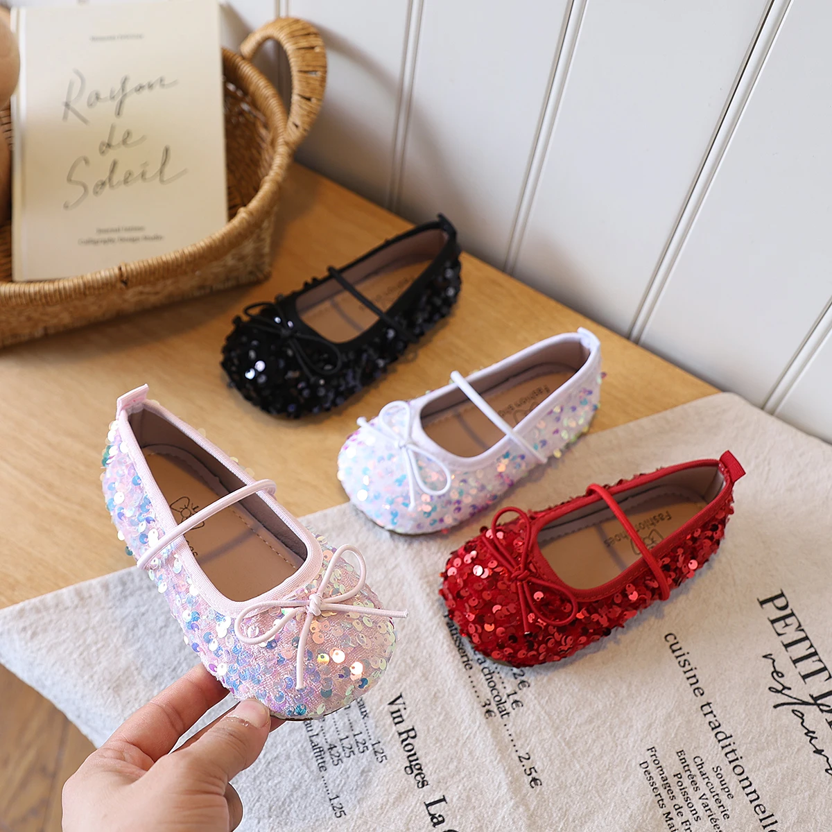 Girls 2026 New Fashion Sequined Little Girl Princess Shoes Spring and Autumn Leisure Soft Bottom Comfortable Non-slip Pumps