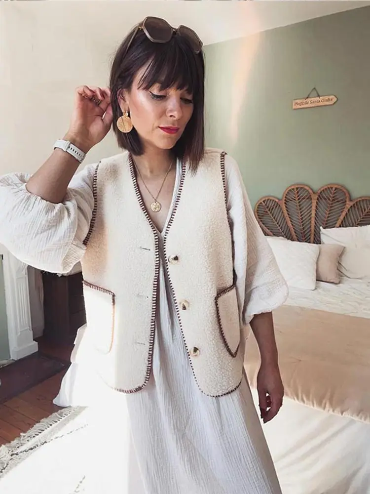 

Women Fashion Embroidered Lambs Wool Vest Elegant V-neck Sleeveless Single-breasted Waistcoat 2024 Autumn Lady Street Chic Tops