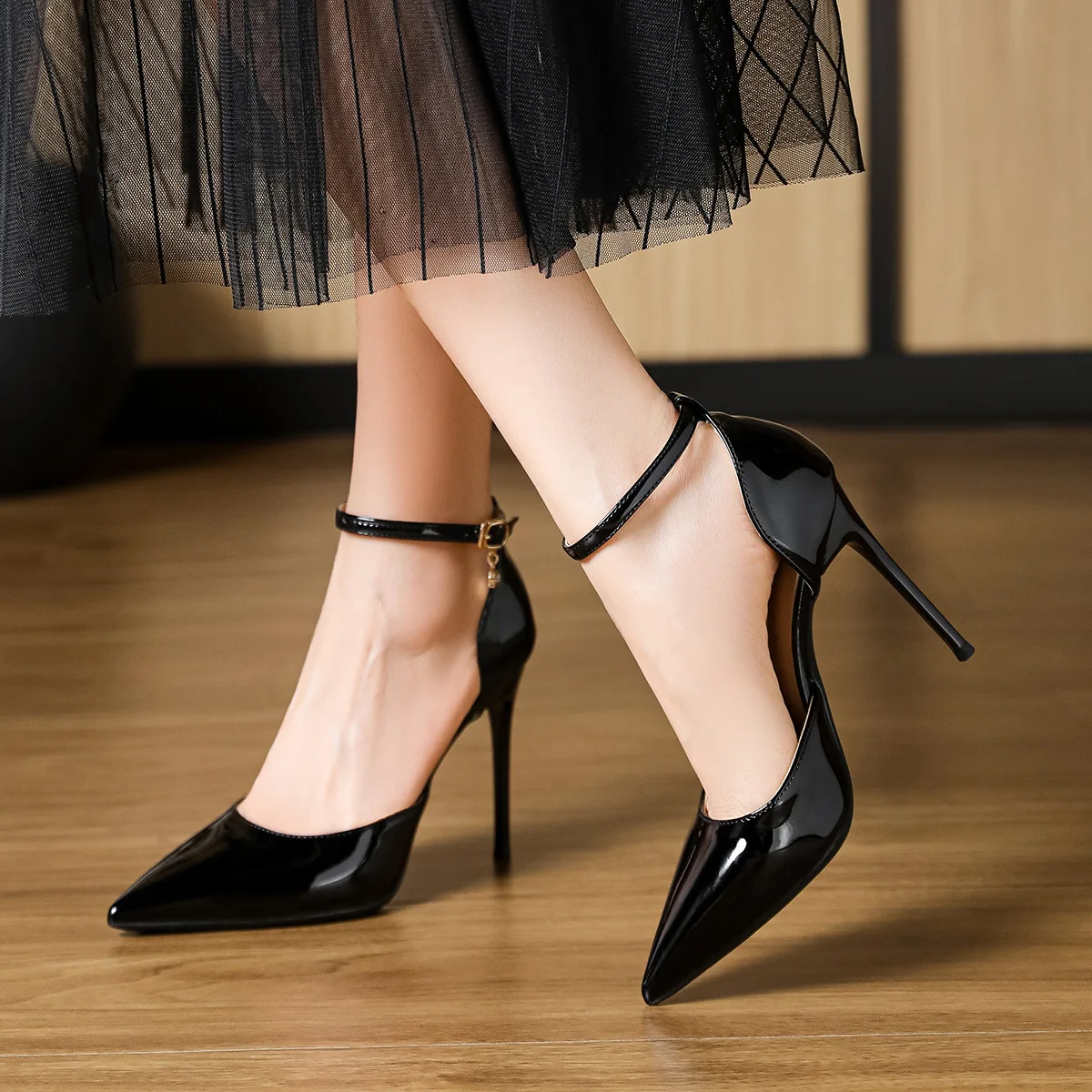 

Small Size 31-43 Patent Leather Pointed Toe High Heels Women Shoes Solid Color Single Shoes Large Size 4142