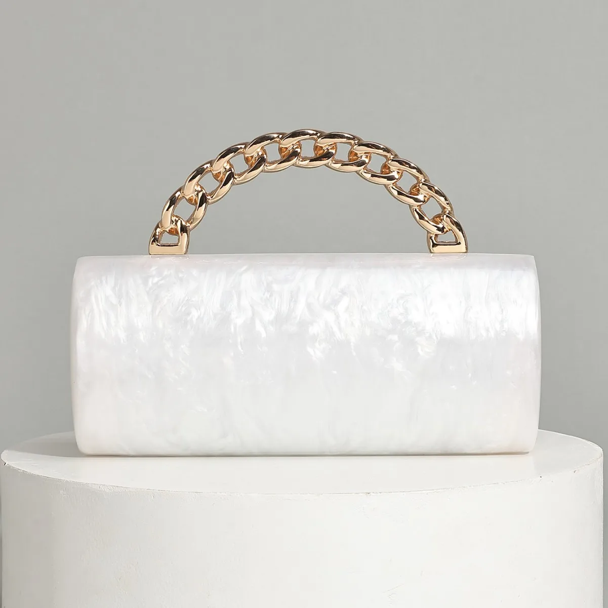 New shoulder oblique span bag, round barrel acrylic handbag, fashion wedding dinner handbag.