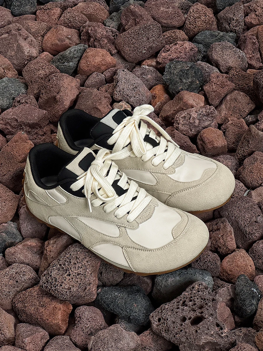 

Men's and Women's Walking Casual Shoes Comfortable and versatile unisex outdoor hiking shoes and trainers