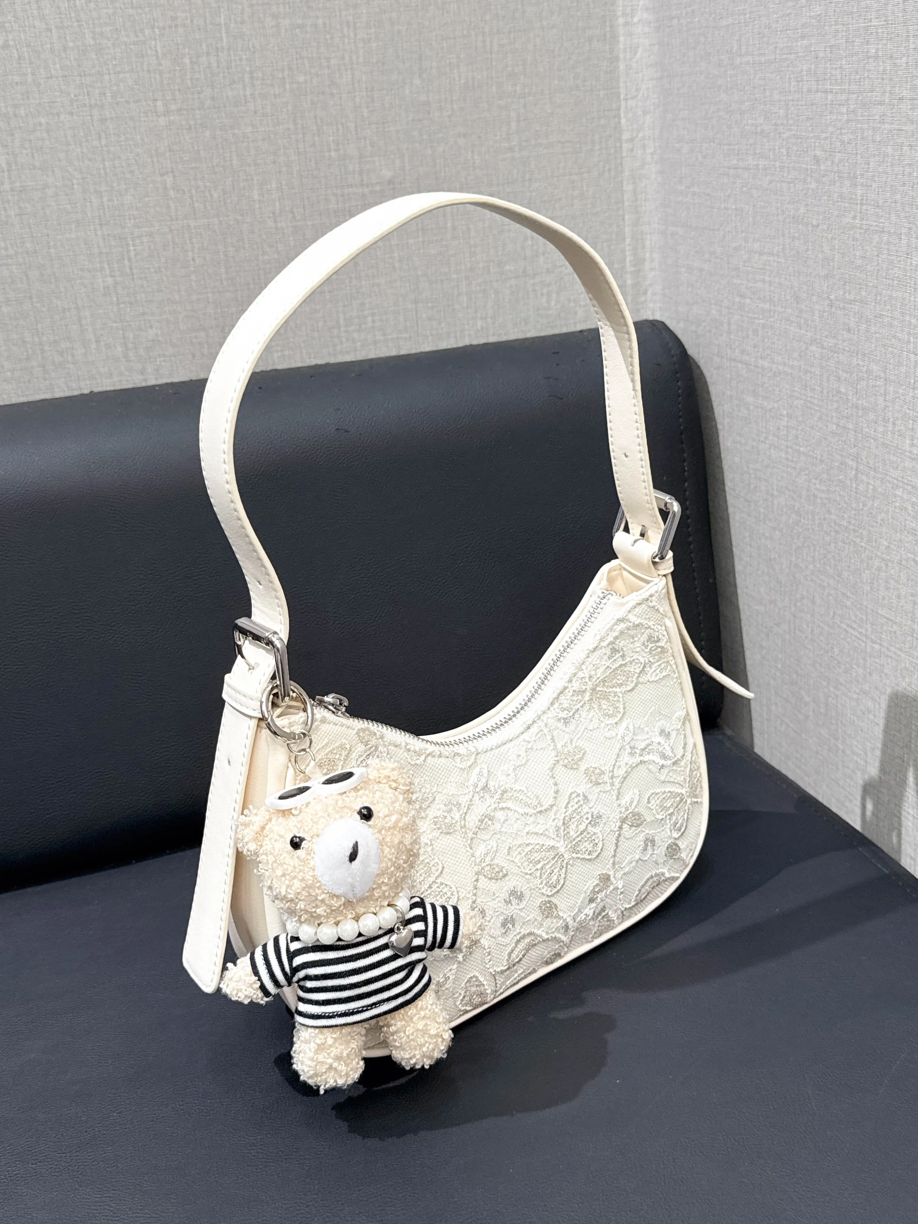 fashionable-embroidered-crescent-moon-shoulder-wallet-for-women-new-chinese-style-single-shoulder-handbag-trendy-wallet