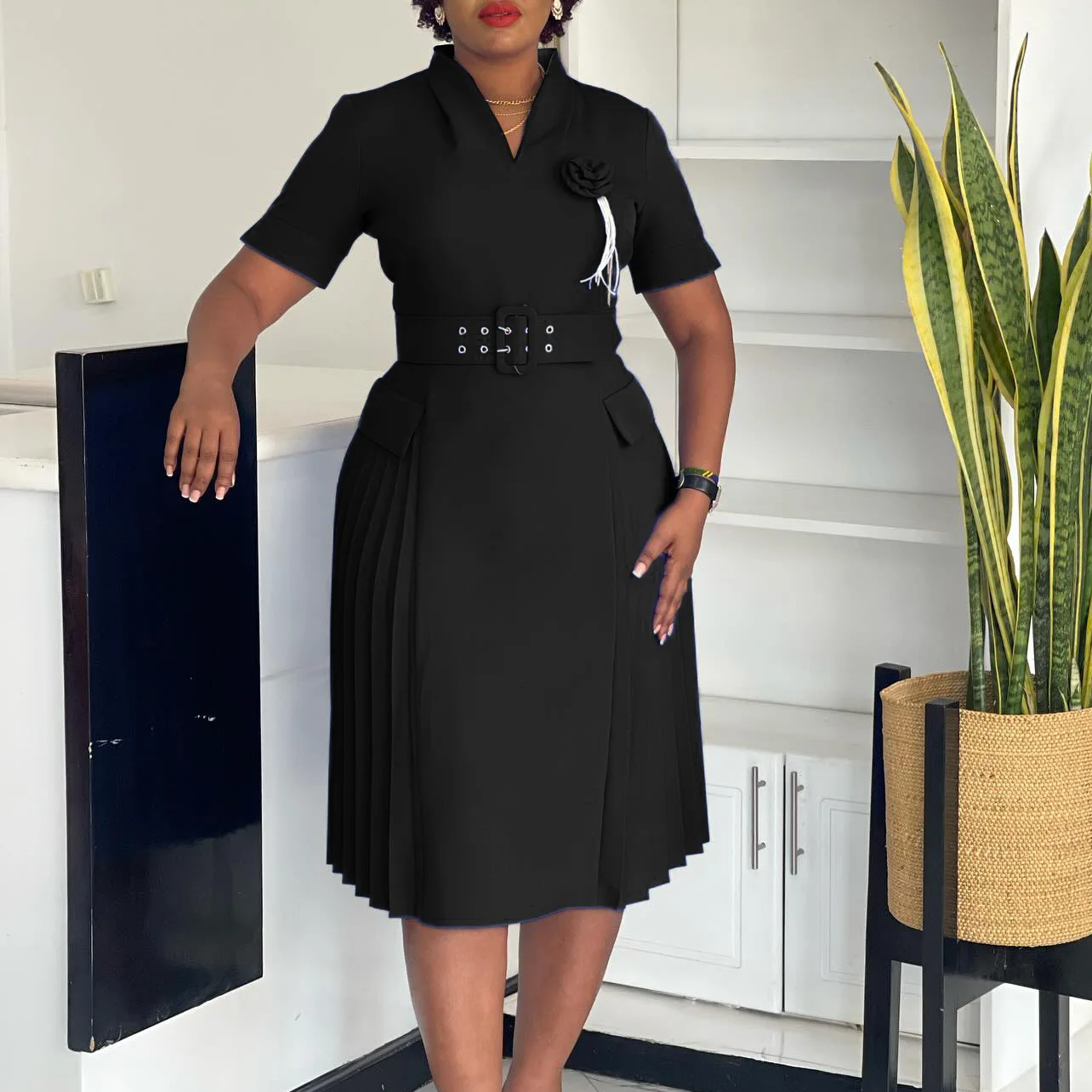 2025 Nieuwe Mode vrouwen Sjerp Effen Kleur V-hals Plus Size Hoge Taille Knielengte Geplooide Korte Mouw Jurken Vrouwelijke kleding