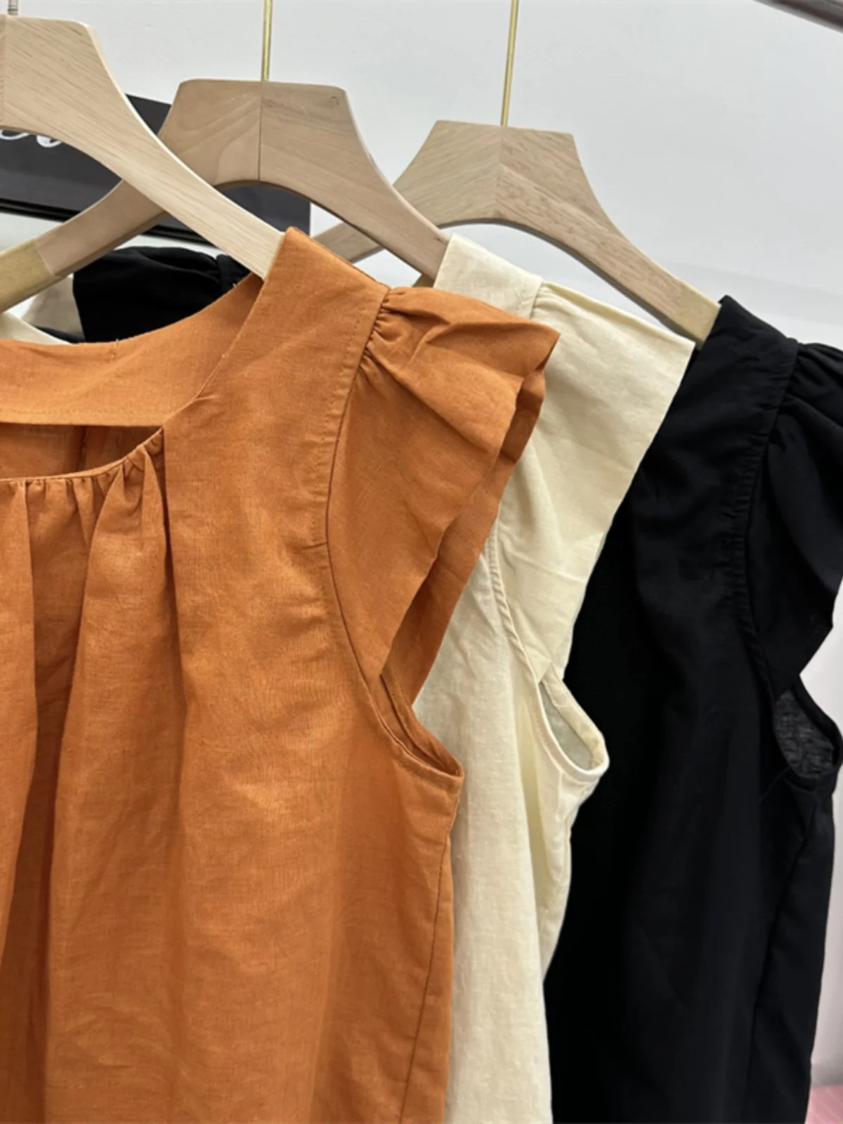 슬리밍 코튼 린넨 짧은 셔츠 여성 봄 여름 새 스타일 플라잉 슬리브 Babydoll 탑 우아한 레이스 밑단 통근 스타일