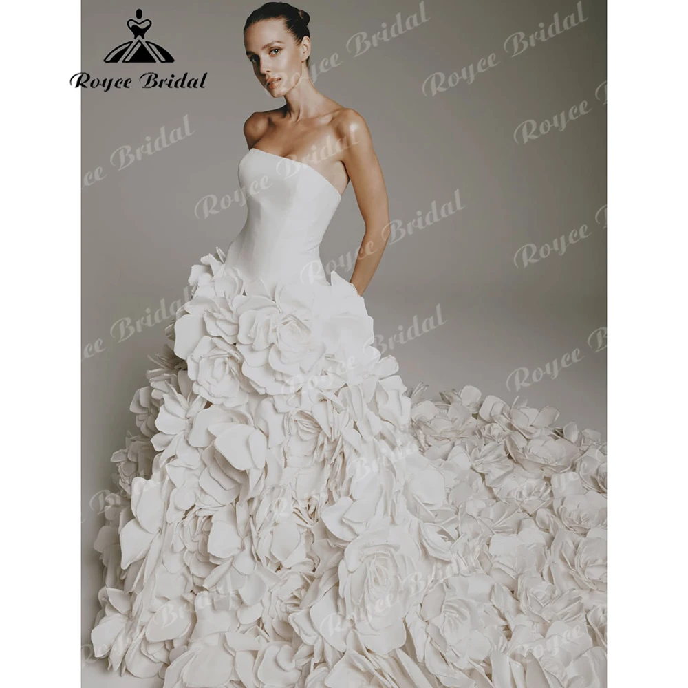 Trägerloses Ballkleid-Hochzeitskleid aus Satin mit 3D-Blumenapplikationen, skulpturales Brautkleid, Abiti Da Sposa, individuell gestaltet